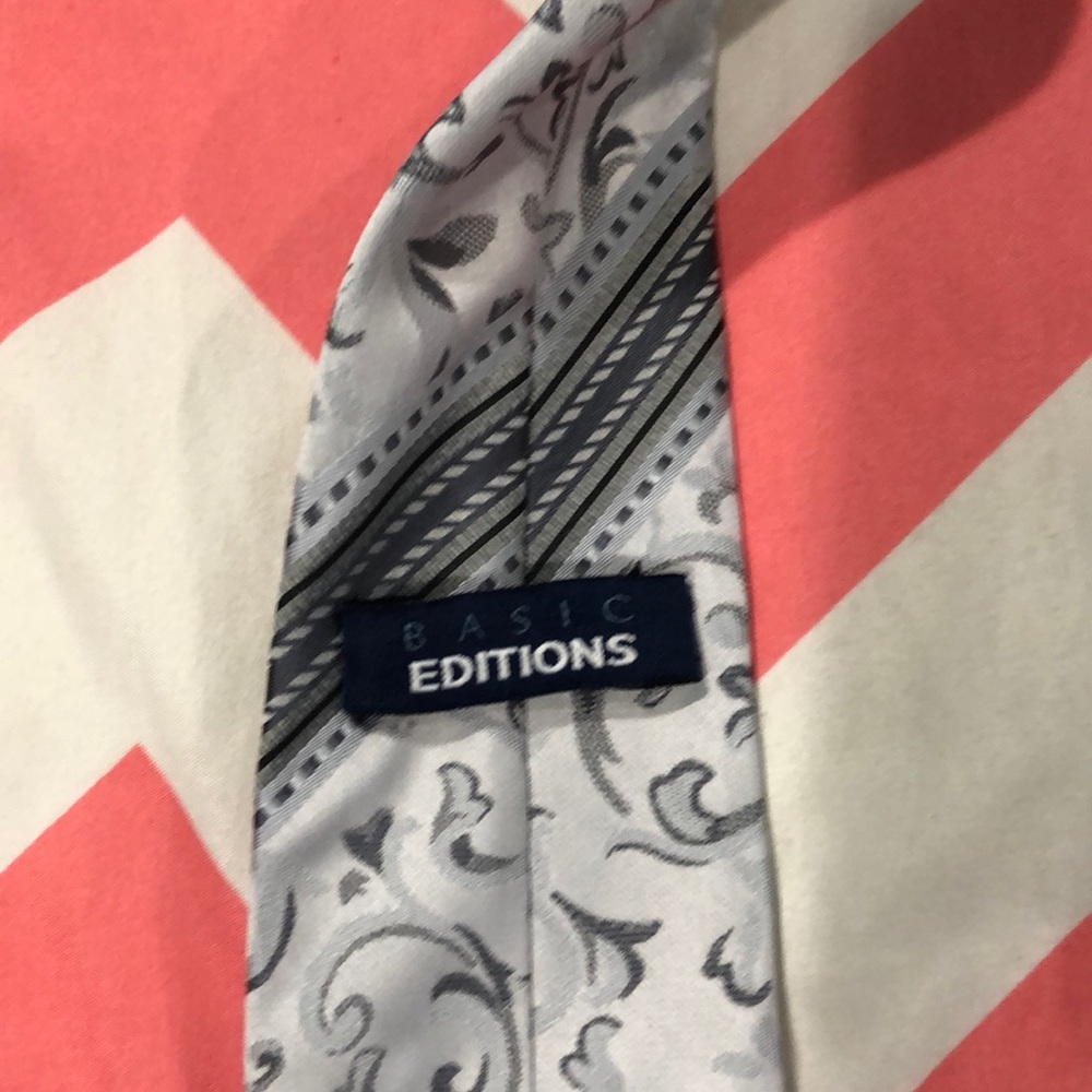 Patterned tie - Picture 2 of 2